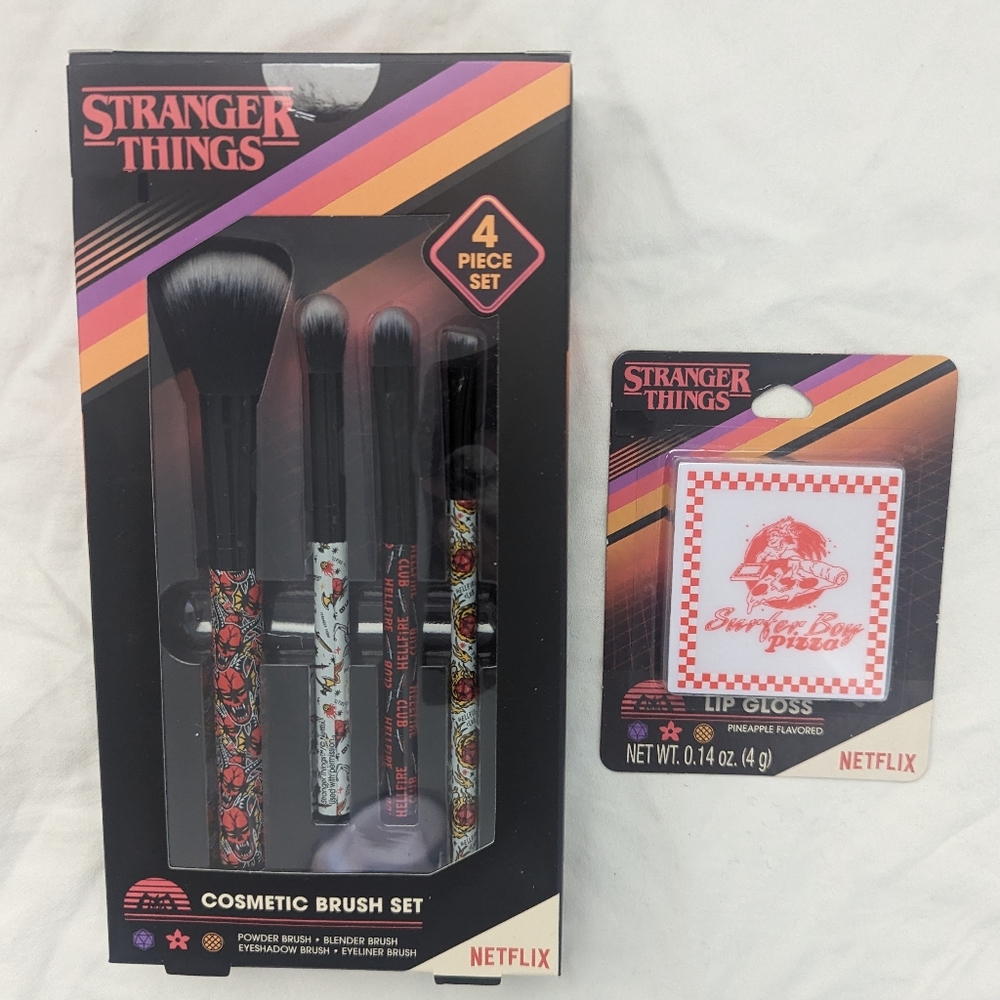 Stranger Things lip gloss and makeup brush set